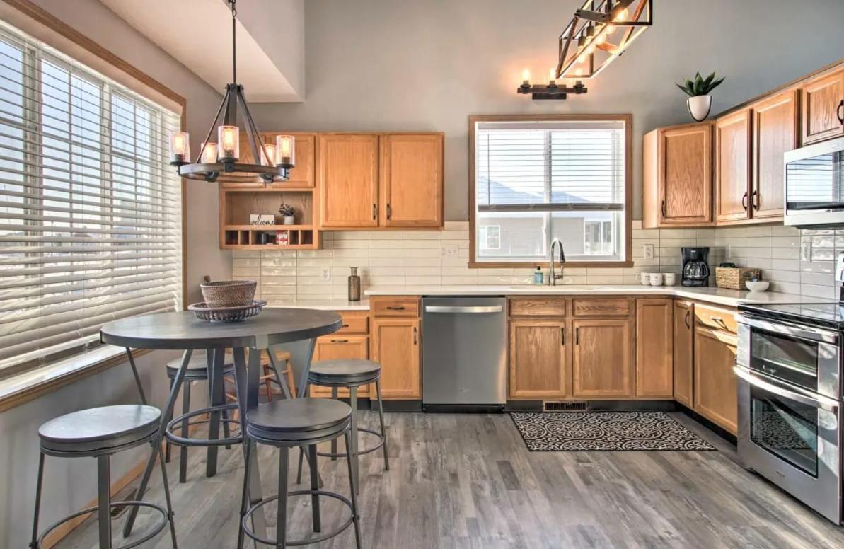 Welcoming West Fargo Retreat W Backyard Exterior foto