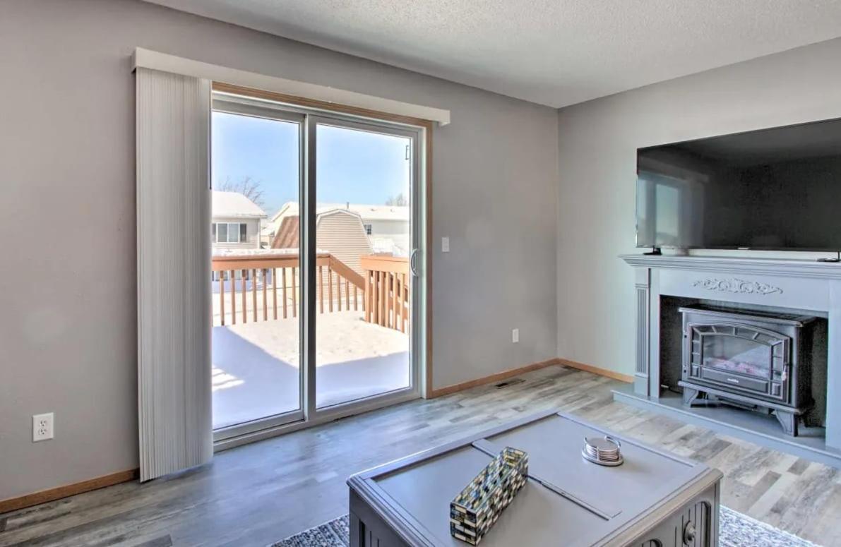 Welcoming West Fargo Retreat W Backyard Exterior foto